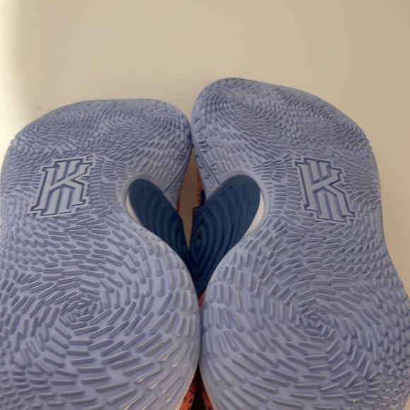 Nike Kyrie Low 3 'Tie-Dye' - Picture 6 of 6